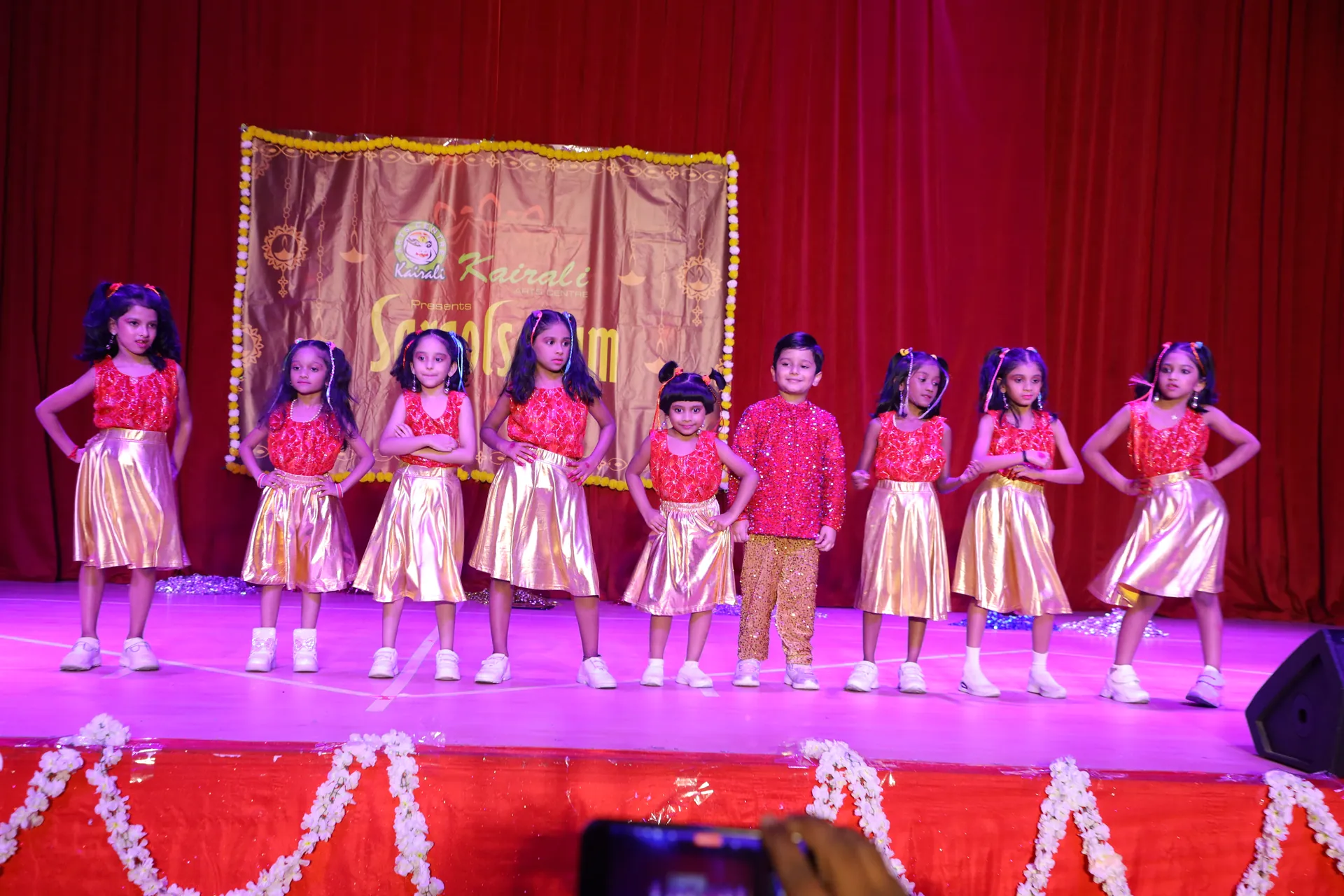 Subjunior Bollywood Dance Sarg...